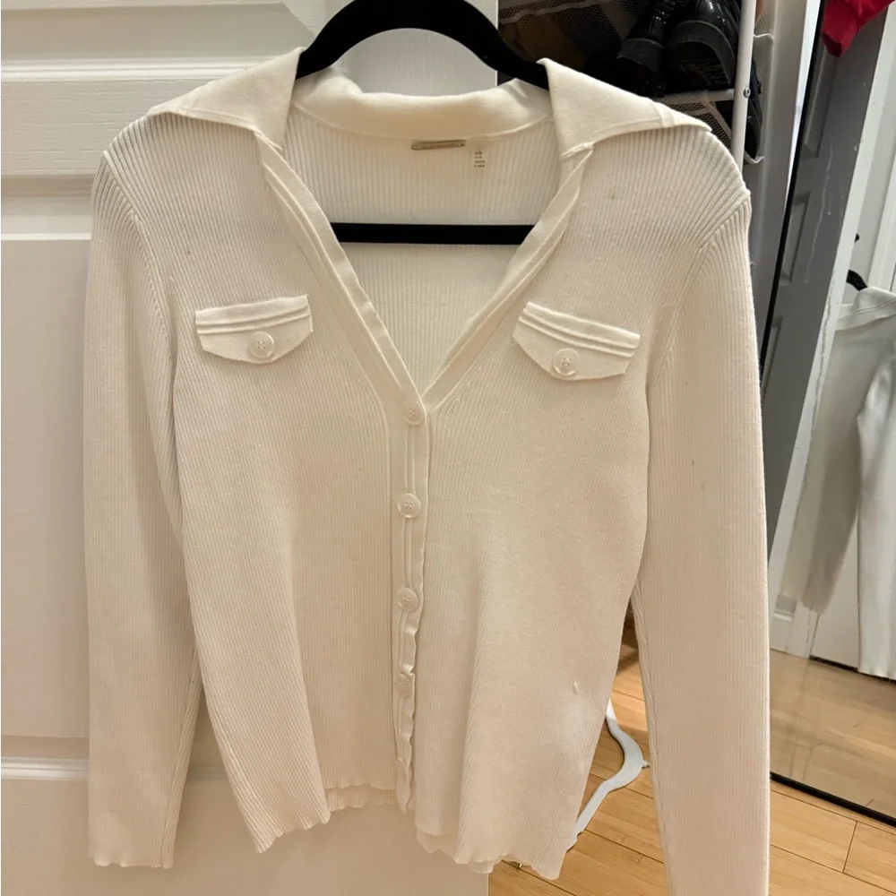 White Ribbed Button-Up Cardigan - Picture 2 of 4